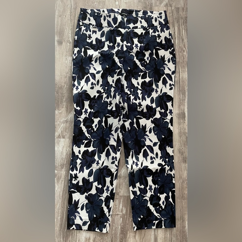 Capris, brand Premise, size medium, white/black/purple/blue